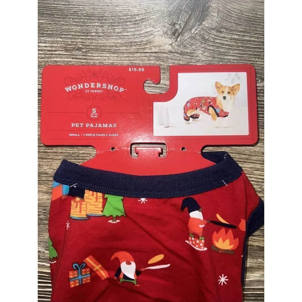 NWT, Size Small Dog Holiday Gnomes Print outfit. NWT. L